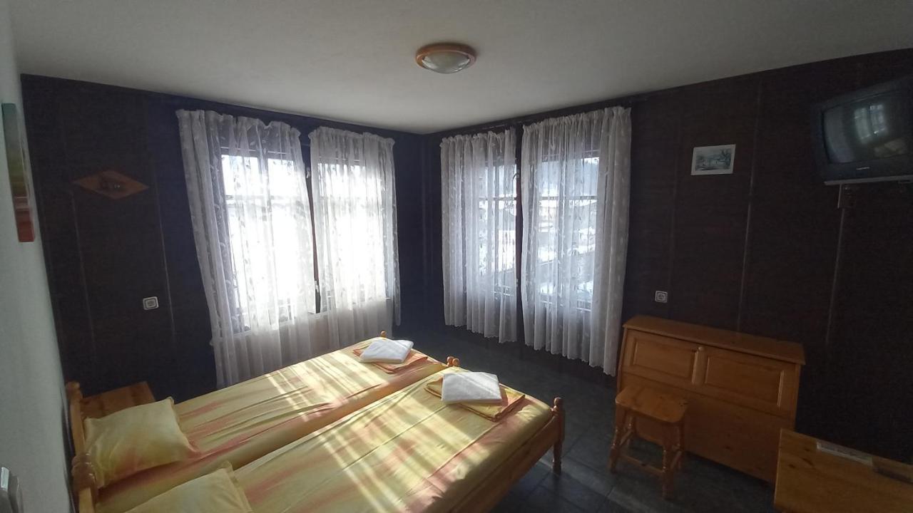 Къща За Гости Бащин Дом Apriltsi  Exterior foto